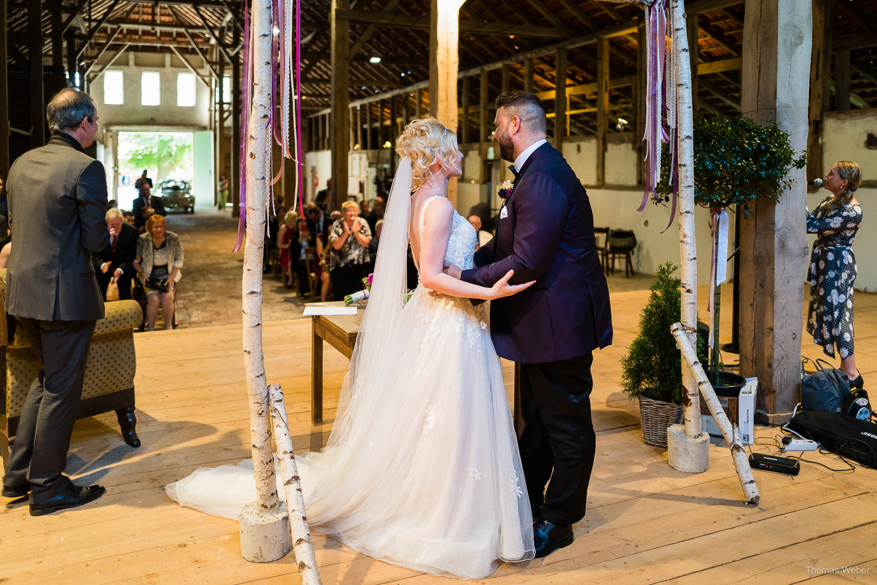 Hochzeit in der Scheune auf dem Hof Schweers, Hochzeitsfotograf Thomas Weber aus Oldenburg