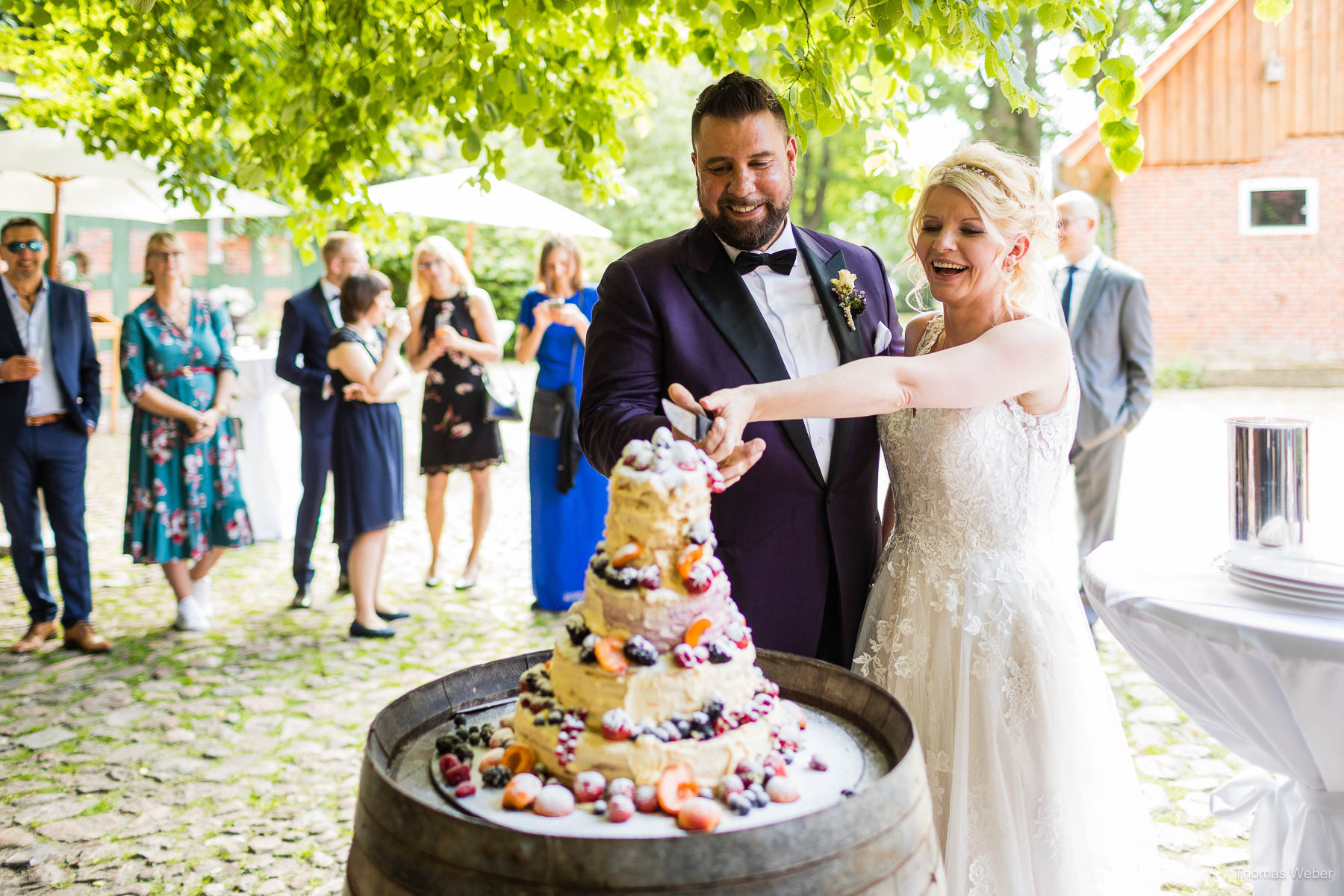 Die wunderschöne und leckere Hochzeitstorte, Hochzeitsfotograf Thomas Weber aus Oldenburg